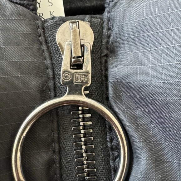 Off White
"Woman" Floral-Embroidery Ripstop Puffer Bomber Jacket - Picture 14 of 16